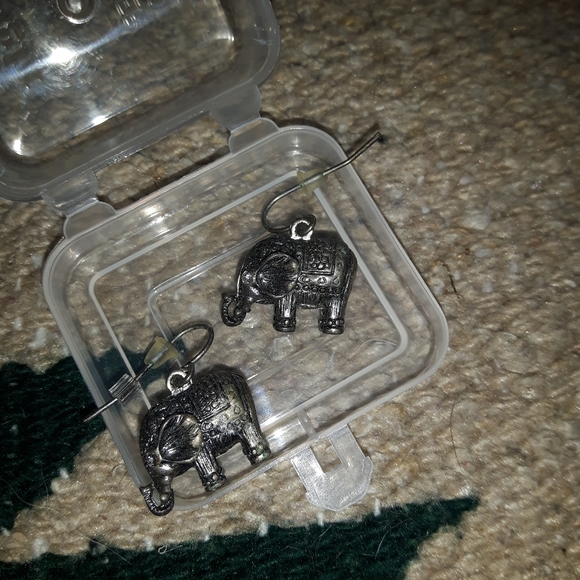 2 Rings and  Elephant Earrings - Picture 11 of 13